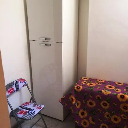 Ai Piedi Del Castello Di 卡斯特尔萨多