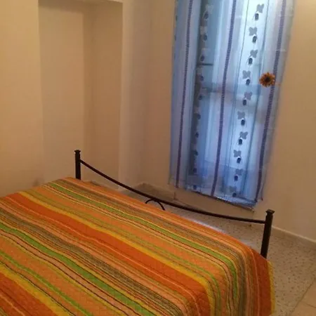 Ai Piedi Del Castello Di *